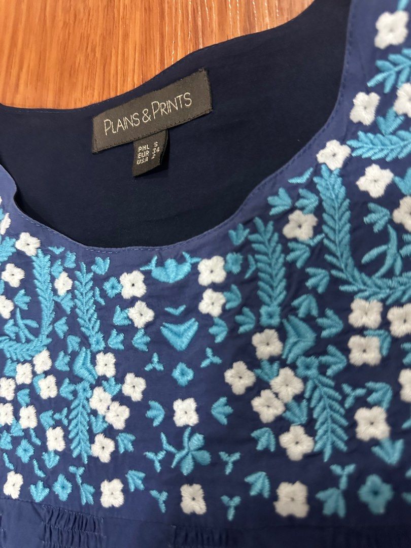 Blue flower print (plains and prints) (Category: Blouses) located in Las Pinas. Submitted by t_bel (Listing ID 1372350455, Image 3). Description: Preggy friendly. Super nice! Fits small to medium frame .