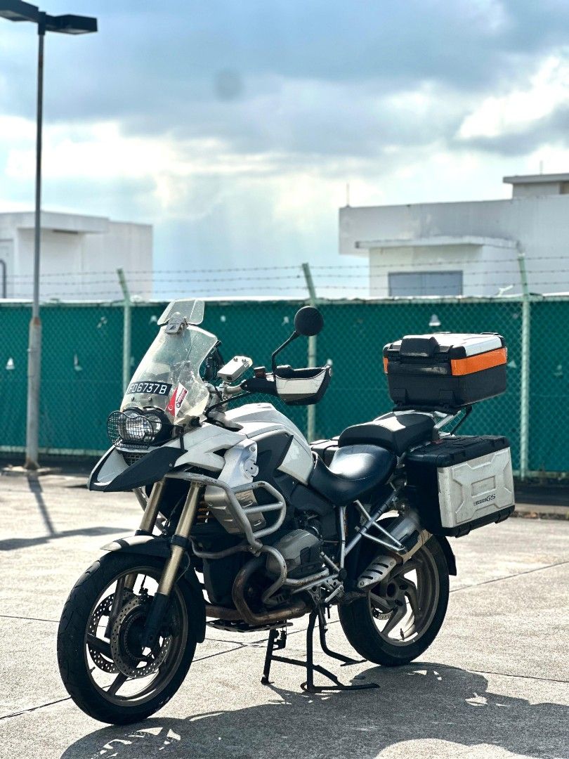 BMW R1200GS 2009 (Category: Class 2) located in Singapore. Submitted by gofixbike (Listing ID 1372441643, Image 1). Description: BMW R 1200 GS 2009 Model - COE Until 29 Jun 2030 1. Everything stock and original 2. Well maintain 3. Seldom ridden as driving most of the time Contact us to arrange for viewing Full cash / Paynow / Credit Card and refianance / reloan option available.