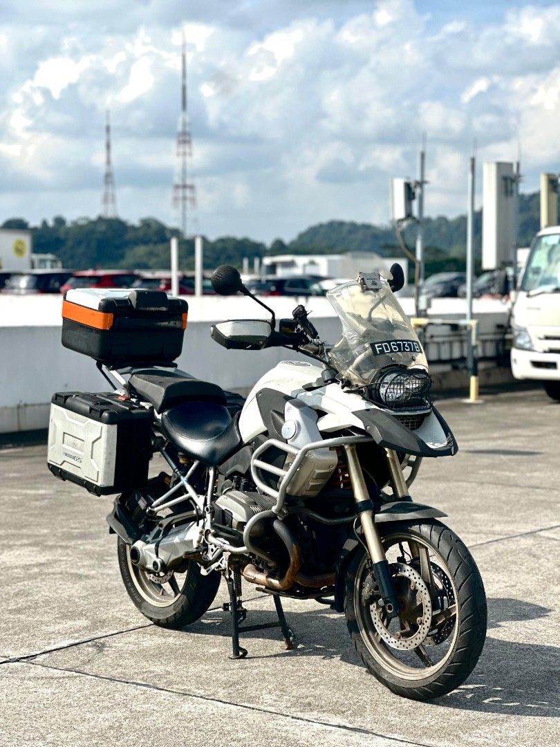 BMW R1200GS 2009 (Category: Class 2) located in Singapore. Submitted by gofixbike (Listing ID 1372441643, Image 2). Description: BMW R 1200 GS 2009 Model - COE Until 29 Jun 2030 1. Everything stock and original 2. Well maintain 3. Seldom ridden as driving most of the time Contact us to arrange for viewing Full cash / Paynow / Credit Card and refianance / reloan option available.