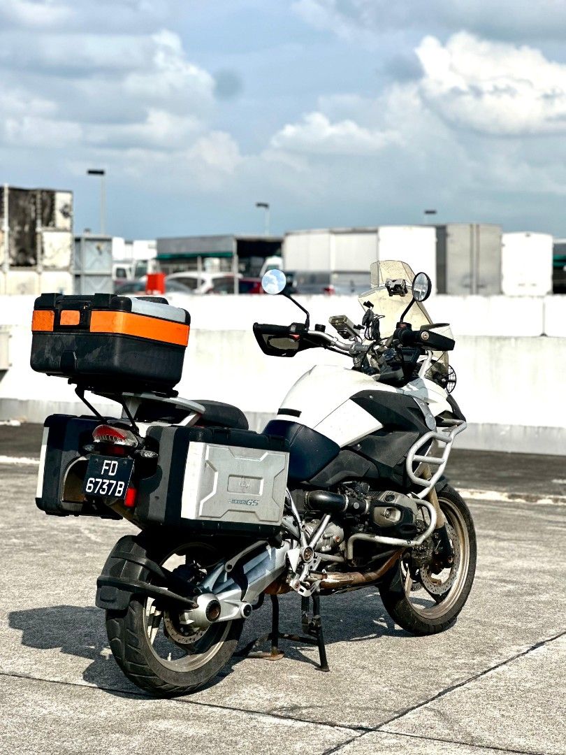 BMW R1200GS 2009 (Category: Class 2) located in Singapore. Submitted by gofixbike (Listing ID 1372441643, Image 3). Description: BMW R 1200 GS 2009 Model - COE Until 29 Jun 2030 1. Everything stock and original 2. Well maintain 3. Seldom ridden as driving most of the time Contact us to arrange for viewing Full cash / Paynow / Credit Card and refianance / reloan option available.