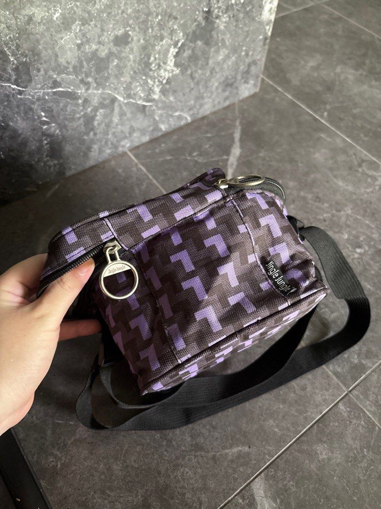 Breakmilk cooler bag (Category: Breastfeeding & Bottle Feeding) located in Singapore. Submitted by kissio (Listing ID 1372301540, Image 3). Description: Well used No damage .