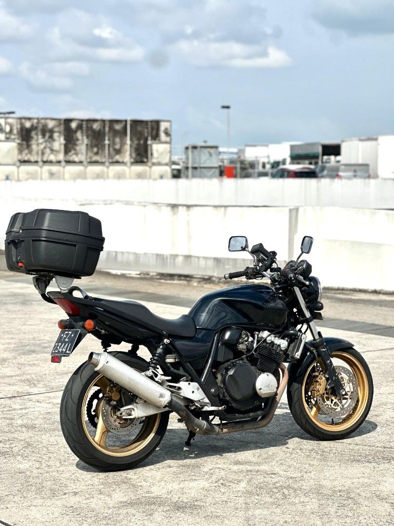 Cb400 spec 3 (Category: Motorcycle Rental) located in Singapore. Submitted by gofixbike (Listing ID 1372442727, Image 3). Description: 📍Pick up & Return Location: - 1 Bukit Batok Cres, #04-03 WCEGA PLAZA, Singapore 658064 (Strictly Appointment only) - Towing available (Standard rate applies) 👍 Requirements: - Valid driving license with 1 years experience - 21 Year Old and above - $100 Refundable security deposit - Delivery rider insurance, road