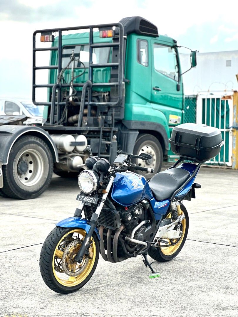 Cb400 spec 3 (Category: Motorcycle Rental) located in Singapore. Submitted by gofixbike (Listing ID 1372442982, Image 2). Description: 📍Pick up & Return Location: - 1 Bukit Batok Cres, #04-03 WCEGA PLAZA, Singapore 658064 (Strictly Appointment only) - Towing available (Standard rate applies) 👍 Requirements: - Valid driving license with 1 years experience - 21 Year Old and above - $100 Refundable security deposit - Delivery rider insurance, road
