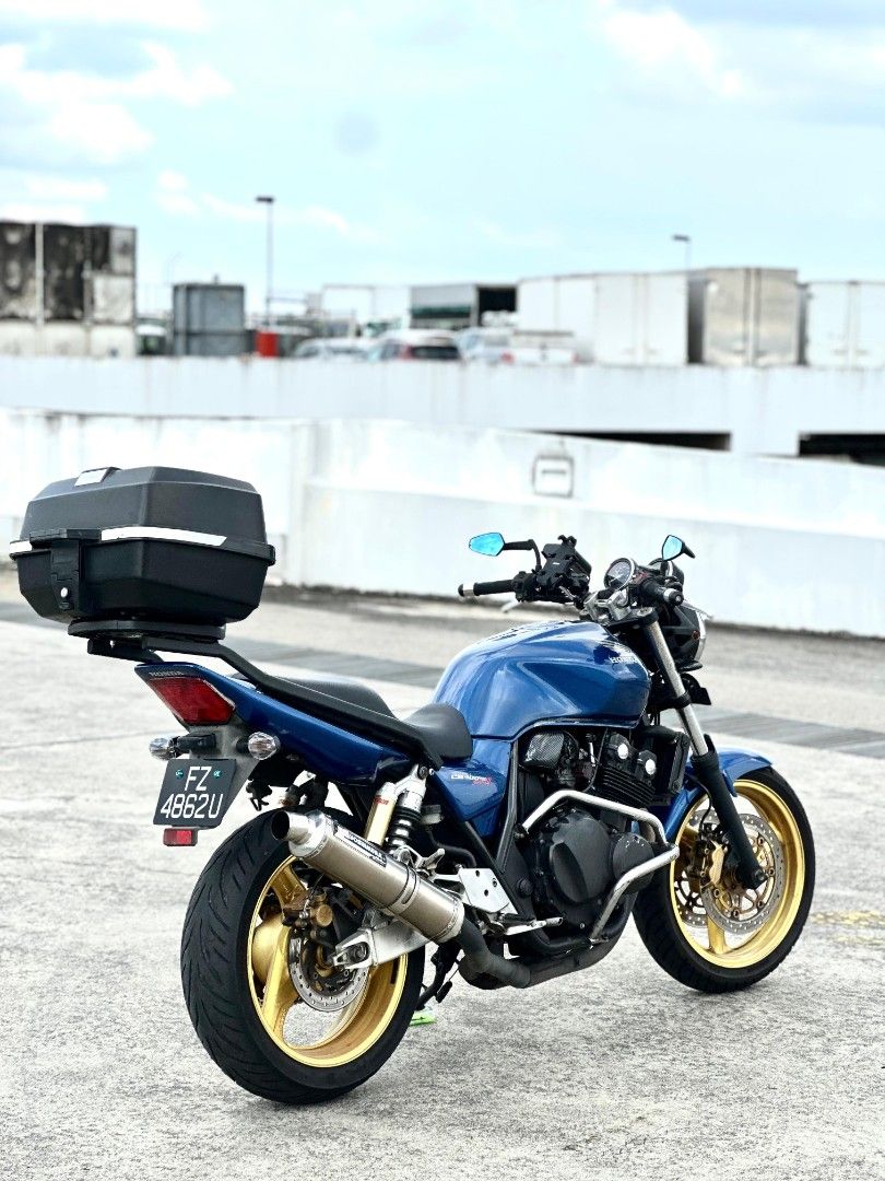 Cb400 spec 3 (Category: Motorcycle Rental) located in Singapore. Submitted by gofixbike (Listing ID 1372442982, Image 3). Description: 📍Pick up & Return Location: - 1 Bukit Batok Cres, #04-03 WCEGA PLAZA, Singapore 658064 (Strictly Appointment only) - Towing available (Standard rate applies) 👍 Requirements: - Valid driving license with 1 years experience - 21 Year Old and above - $100 Refundable security deposit - Delivery rider insurance, road