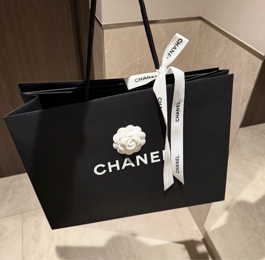 Chanel Coco Handle Bag (Category: Bags & Wallets) located in Singapore. Submitted by blueshader (Listing ID 1371960570, Image 1). Description: Brand new in box Still sealed Full set with dust bag, box, ribbon, Chanel camellia flower, paper receipt. Guaranteed authentic purchase from Italy Small size Black colour in caviar skin Comes with shoulder strap Fast deal!.