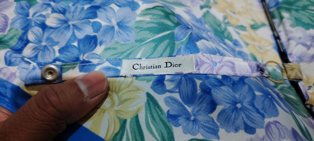 Christian Dior (Category: Umbrellas) located in Polomolok. Submitted by dkljapansurplus (Listing ID 1372420259, Image 3). Description: Christian Dior folded umbrella Good condition mula japan Freeshipping.