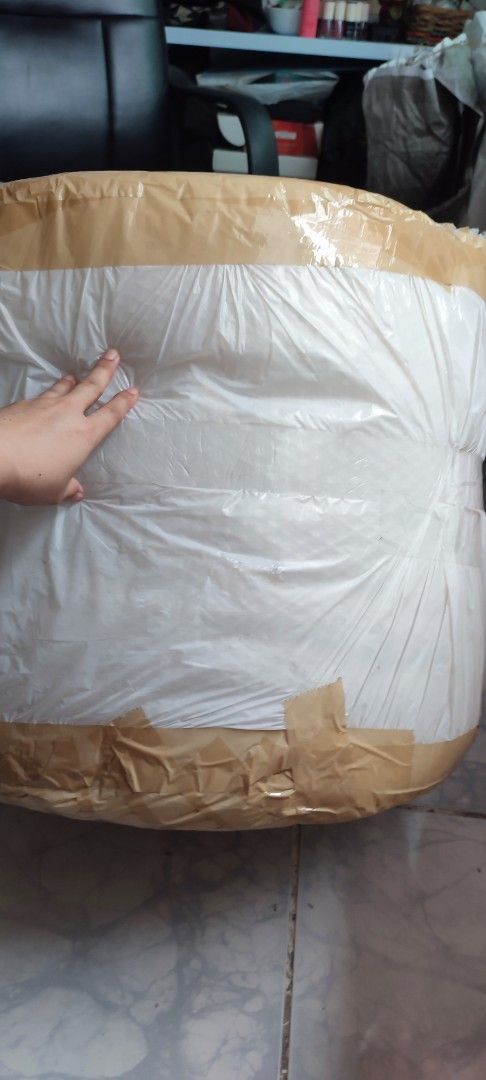 Clear Bubble Wrap 20" x 100 meters (Category: Craft Supplies & Tools) located in Manila. Submitted by leonoraspreloved (Listing ID 1372440223, Image 2). Description: Bago po ito, di po ito nabawasan..