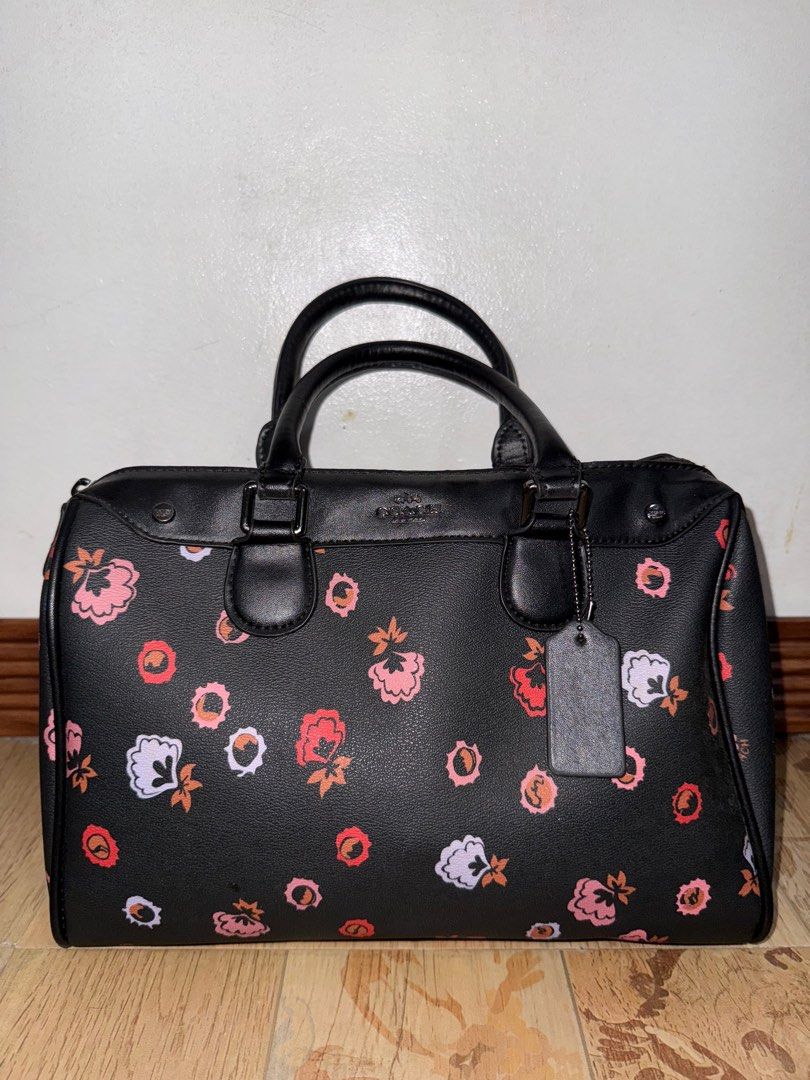 Coach Doctor’s Bag (Category: Luxury Bags & Wallets) located in Arayat. Submitted by pepperluv (Listing ID 1372299840, Image 1). Description: original coach doctor’s bag legit coach bag message me for more pics .