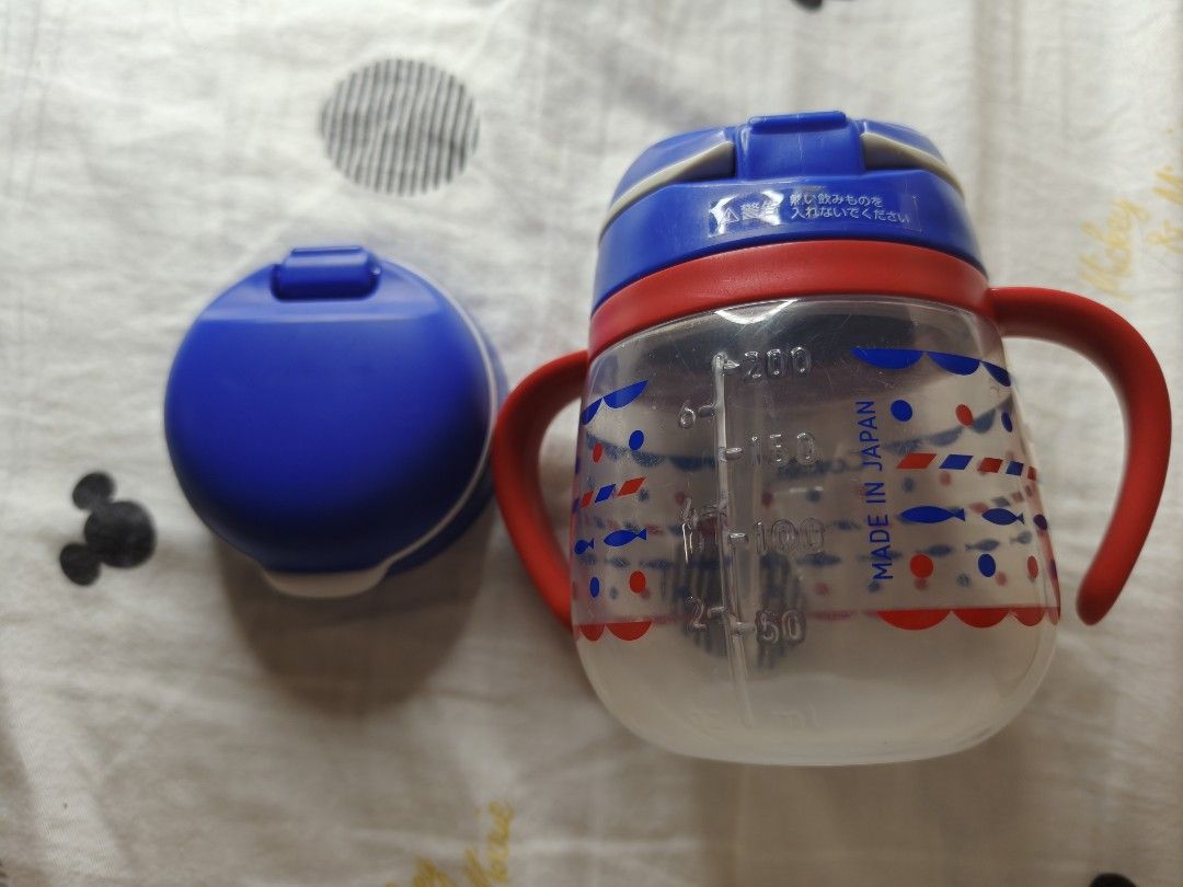 由 littlesun0728 (刊登 ID 1372426095，圖片 1) 提交，位於 台南市 (Tainan) 的 Combi康貝🫧🥤樂可杯200ml學習杯第二階段配件未使用2手杯身及吸管配件 (類別：母乳及奶瓶)，說明：附2個配件 左邊的未使用過 右邊為2手。
