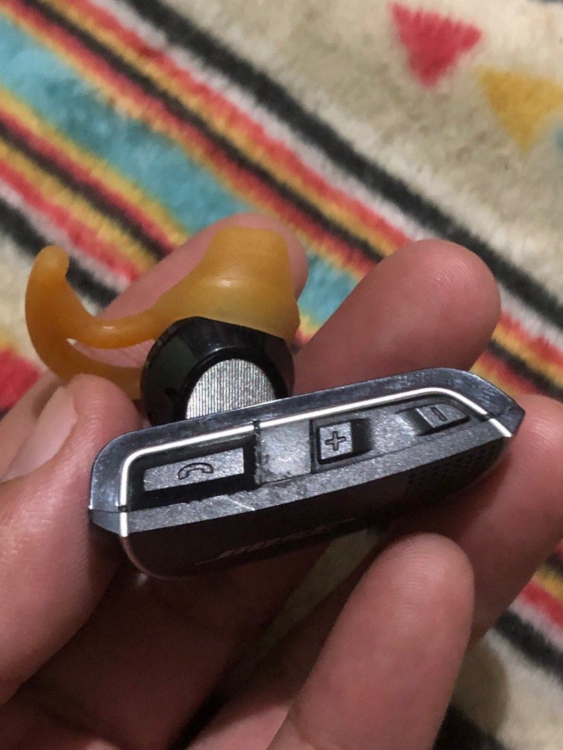 Defective Bose bluetooth earpiece (Category: Headphones & Headsets) located in Quezon City. Submitted by markgolveo (Listing ID 1372443865, Image 2). Description: Defective Bose bluetooth earpiece For parts out repairs Good battery life Issue cant pair with bluetooth Cant be detected on bluetooth.
