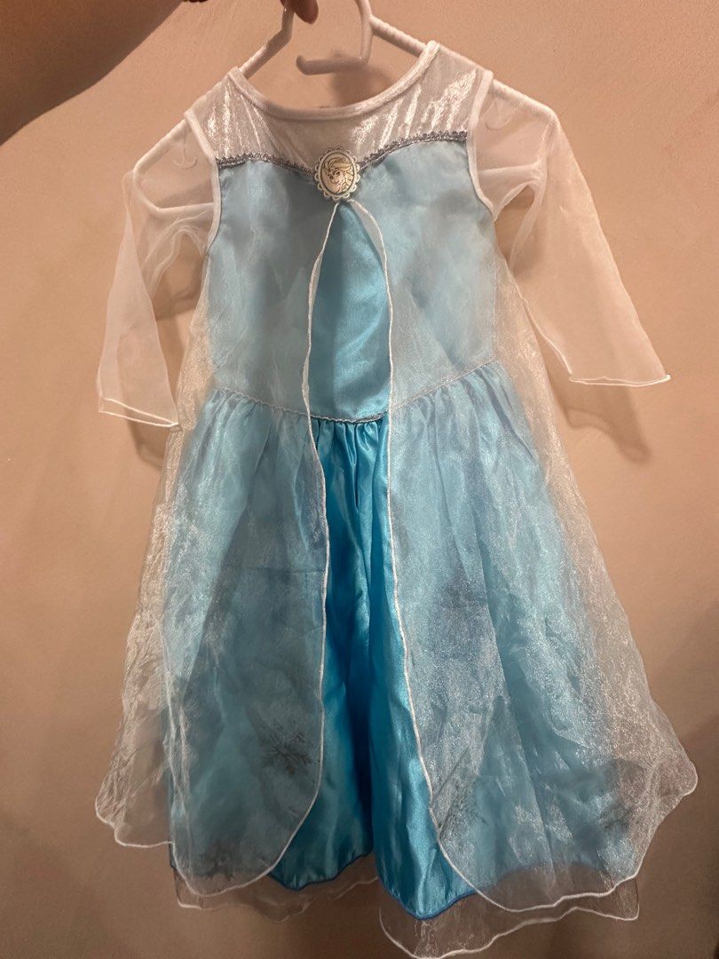 Frozen Elsa dress costume (Category: Babies & Kids Fashion) located in Paranaque City. Submitted by bduchess (Listing ID 1372418516, Image 2). Description: 3T on tag can fit up to 4-5yrs old petite.