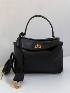 (Kategori: ) berada di . Dikirim oleh kiano_shoes (ID iklan 1372338098, Gambar 1). Deskripsi: .
