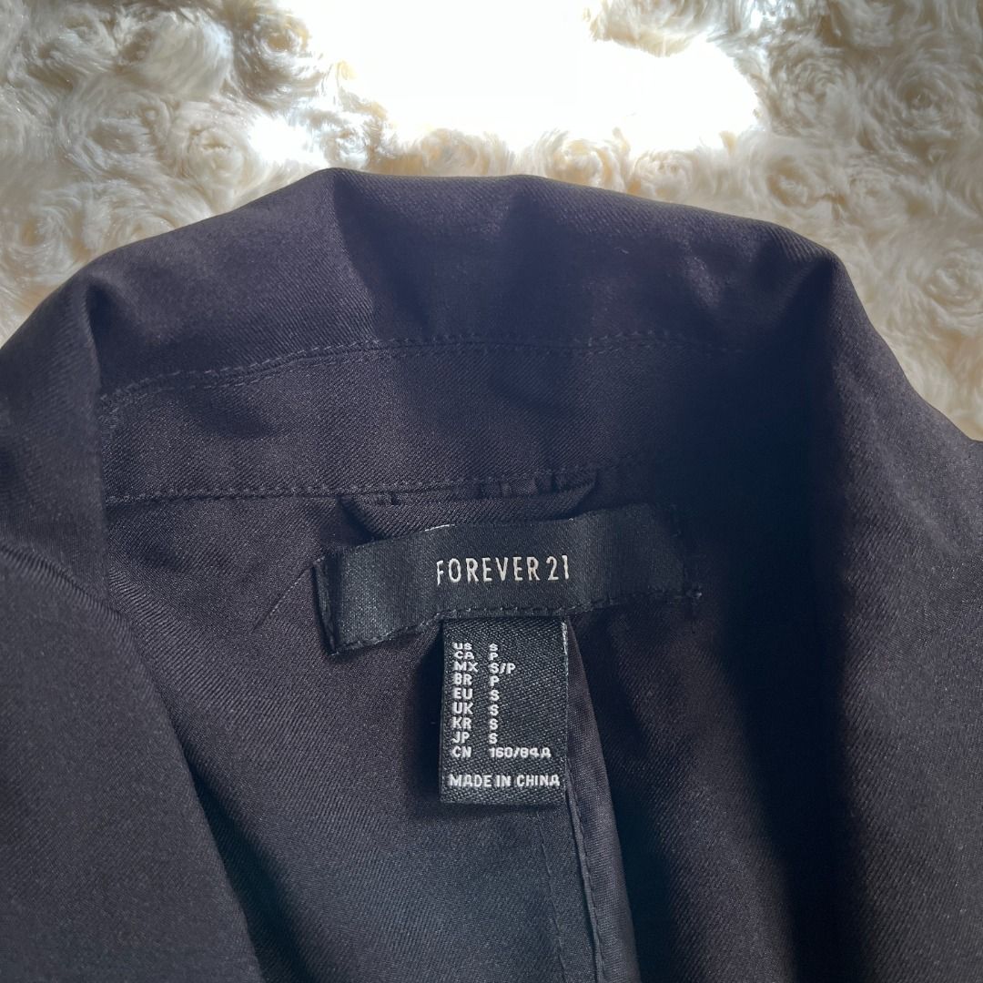 Forever 21 Black Blazer (Category: Coats, Jackets and Outerwear) located in Muntinlupa City. Submitted by _2nds (Listing ID 1372293000, Image 3). Description: - lightly used - small size - yellow blazer is for reference only; same item but different color. - RFS: decluttering - Shipping c/o of the Buyer - Location: Alabang and Binan Laguna - Last Price Posted; No lowballers.
