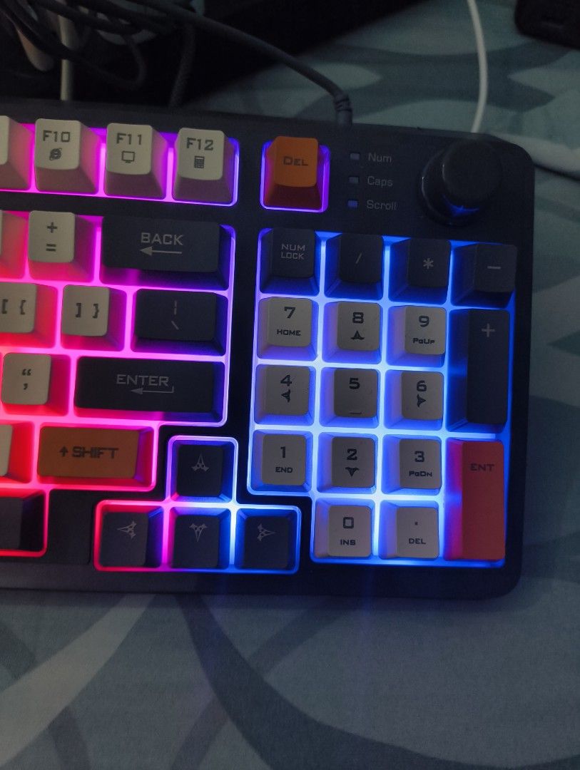 Gaming keyboard wired (Category: Computer Keyboard) located in Singapore. Submitted by whenisthat (Listing ID 1372467404, Image 3). Description: gaming keyboard wired not mechanical. rgb lighting can control has volume knob comes with box.