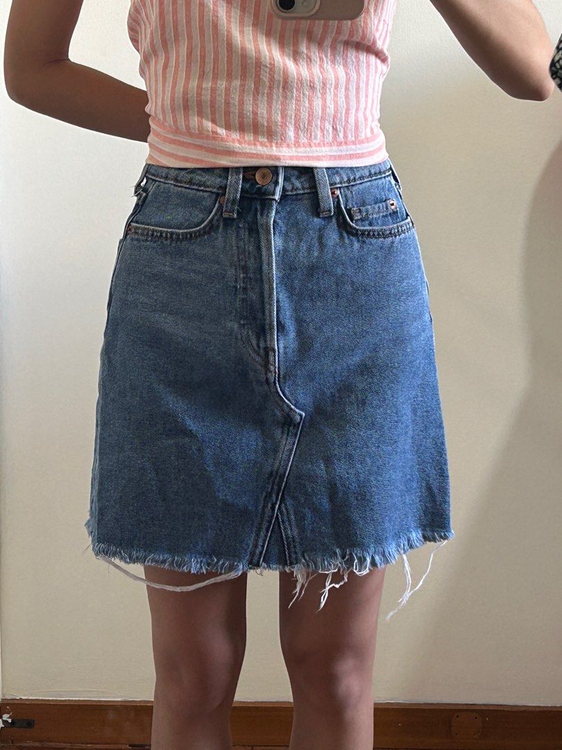 H&M A Line Denim Skirt (Category: Skirts) located in Pasig City. Submitted by choomchoom (Listing ID 1372359608, Image 1). Description: 🪷 used around 5 times only 🪷 rfs: not being used 🪷 size: US 0 🪷 shipping from pasig/qc 🪷 no returns/refunds for purchased items .