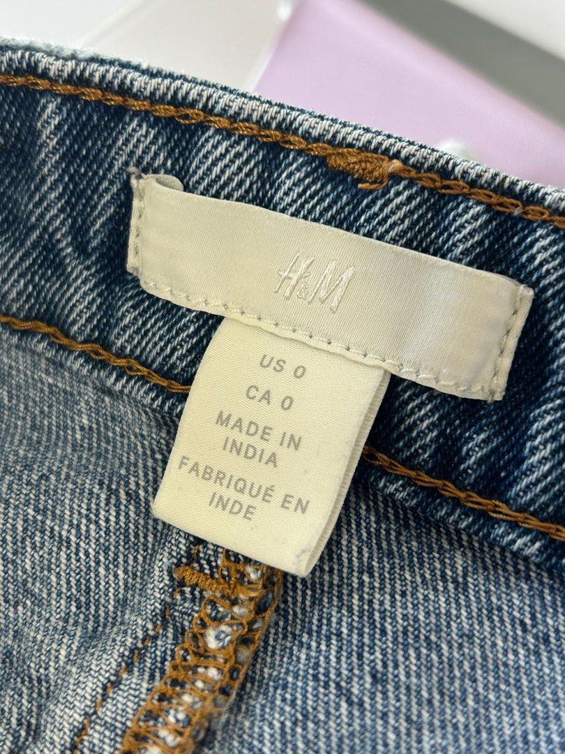 H&M A Line Denim Skirt (Category: Skirts) located in Pasig City. Submitted by choomchoom (Listing ID 1372359608, Image 2). Description: 🪷 used around 5 times only 🪷 rfs: not being used 🪷 size: US 0 🪷 shipping from pasig/qc 🪷 no returns/refunds for purchased items .