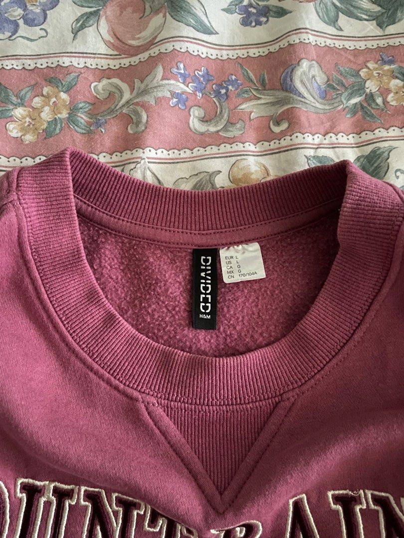 h&m magenta pink mount rainier sweater (Category: Coats, Jackets and Outerwear) located in Calamba. Submitted by ggyureis (Listing ID 1372371987, Image 3). Description: wts h&m mount rainier sweatshirt ✿ ₱500 + shipping fee — auth, bought from physical store around 2-3 years ago then mas matagal siyang nastuck sa closet kaysa nagamit — no flaws, 10/10 condition pa rin rfs: need funds 🗺️ calamba, laguna mop : gcash only :9 mod : jnt ( shouldered 