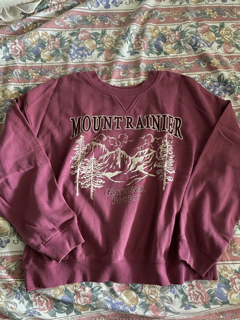 h&m magenta pink mount rainier sweater (Category: Coats, Jackets and Outerwear) located in Calamba. Submitted by ggyureis (Listing ID 1372371987, Image 1). Description: wts h&m mount rainier sweatshirt ✿ ₱500 + shipping fee — auth, bought from physical store around 2-3 years ago then mas matagal siyang nastuck sa closet kaysa nagamit — no flaws, 10/10 condition pa rin rfs: need funds 🗺️ calamba, laguna mop : gcash only :9 mod : jnt ( shouldered 