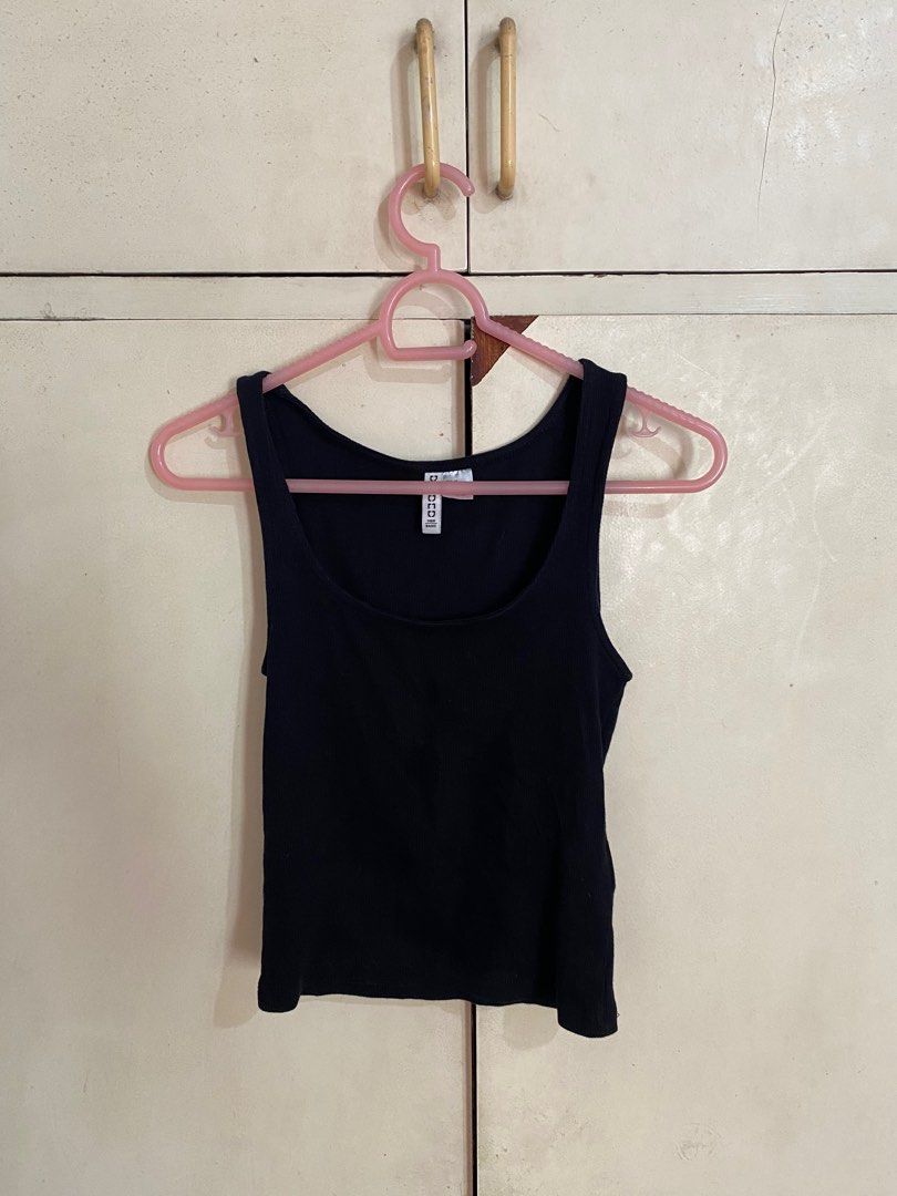 H&M Sleeveless Black Tank Top (Category: Sleeveless) located in Manila. Submitted by bababoa (Listing ID 1372283803, Image 2). Description: In great condition! Like new. Bought from H&M MOA Worn only 2 times. I’m 5’5 for reference! Fits XS-M frames RFS: Decluttering Delivery can be made through J&T. Same-day delivery is also accepted but must be booked by the buyer. Payment can be made via GCash. Feel free to send me a message for more informatio
