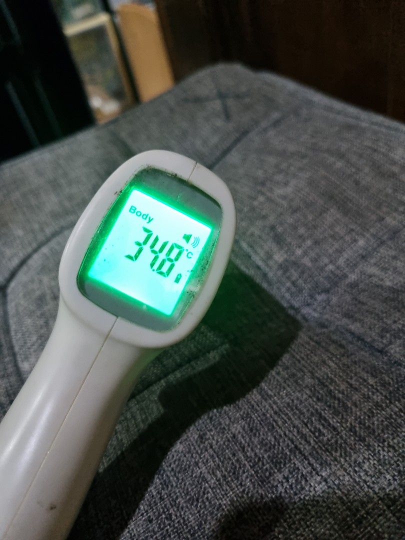 Infrared Forehead Thermometer (Category: Medical Supplies & Tools) located in Paombong. Submitted by sweetdeals0181656 (Listing ID 1372387618, Image 2). Description: Model: GP-300 Power Suoply : DC 3.0V Error Range: 32- 42.9 °C Quick Tested No warranty as item is already used.