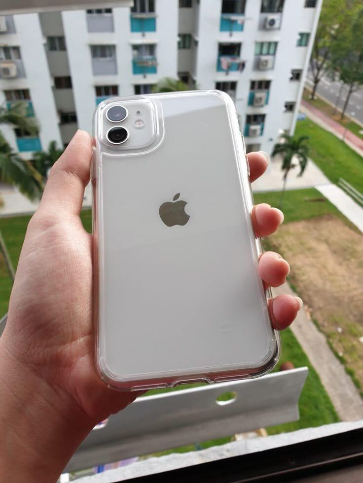 Iphone 11 128gb Defective (Category: iPhone 11 Series) located in Real. Submitted by snowball28 (Listing ID 1372446943, Image 1). Description: Iphone 11 128gb defective ✅back housing ✅camera front and back ✅battery ✅goods pang parts out Issue: may black na ung screen pero nagagamit pa naman. May apple id din (limot ang password) bigay lang ng tito ko from abroad. Rfs. Hindi na ipapaayos dahil may phone naman ako..