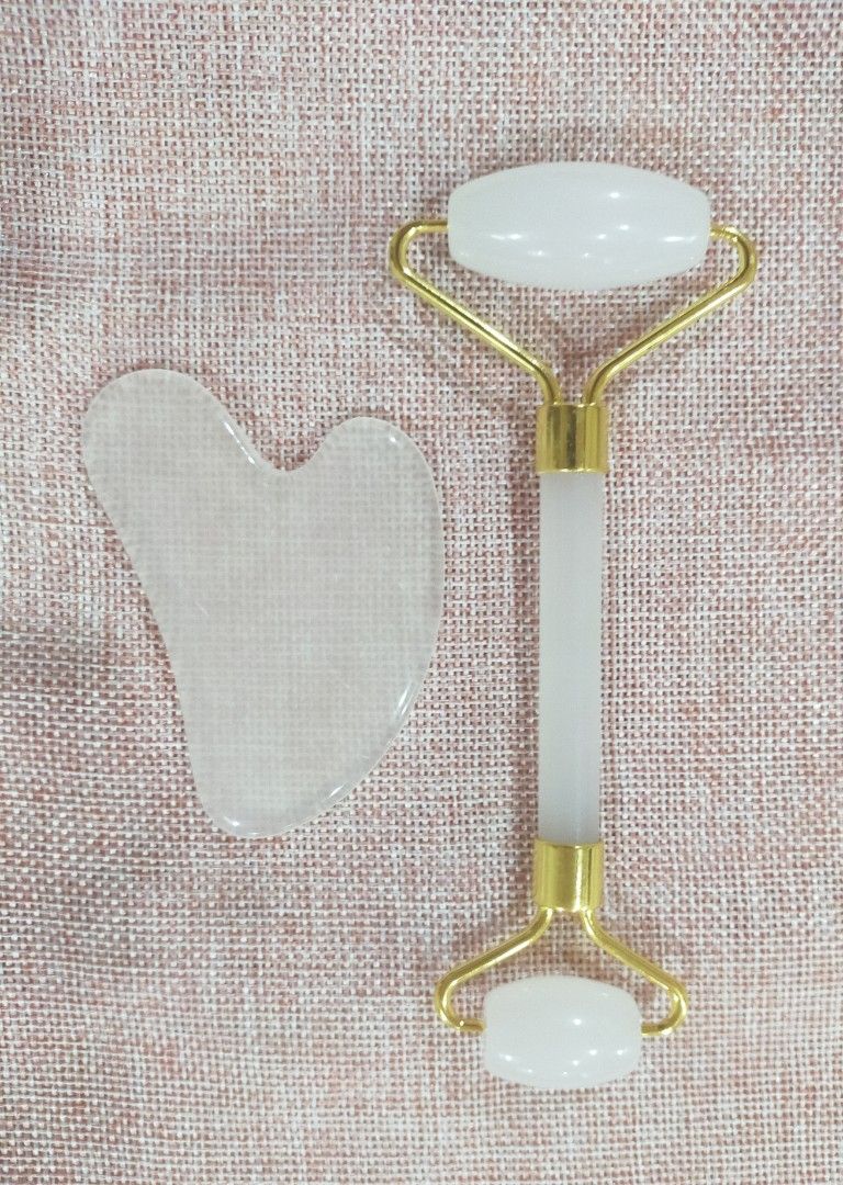 Jade Roller and Guasha Set Clear Quartz (Category: Face Care) located in Quezon City. Submitted by floreskari78555 (Listing ID 1372449050, Image 2). Description: Jade Roller & Guasha Set Clear Quartz 250php 1pc Retail 5pcs and above Wholesale price Kindly pm. We accept company purchase ,bulk orders and wholesale orders‼️‼️‼️ High quality not plastic❤️ Clear Quartz Gua Sha And Crystal Roller Set is a combination of Gua Sha and Crystal Roller. Gua 