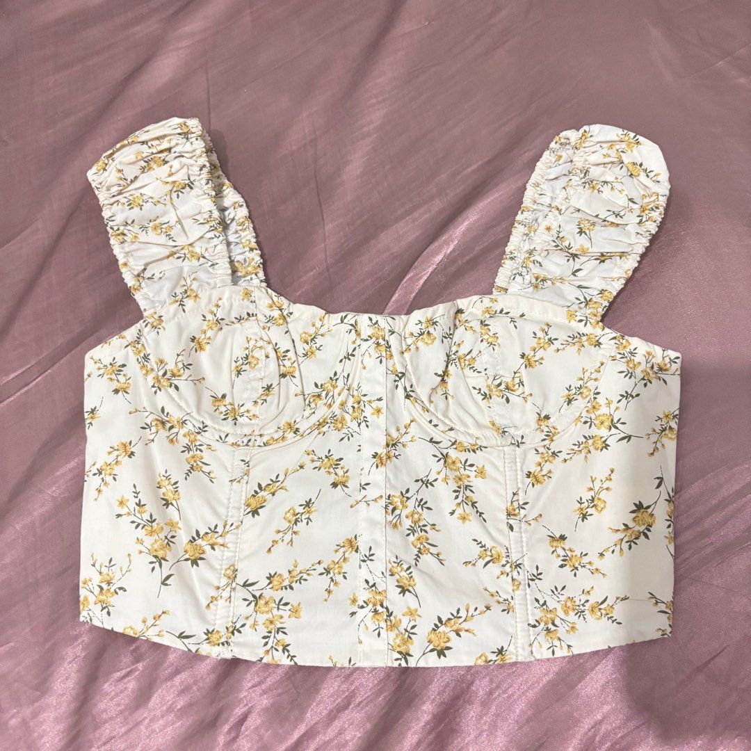 Just G Floral Corset Top (Category: Others Tops) located in Manila. Submitted by chanel0987 (Listing ID 1372382658, Image 1). Description: .