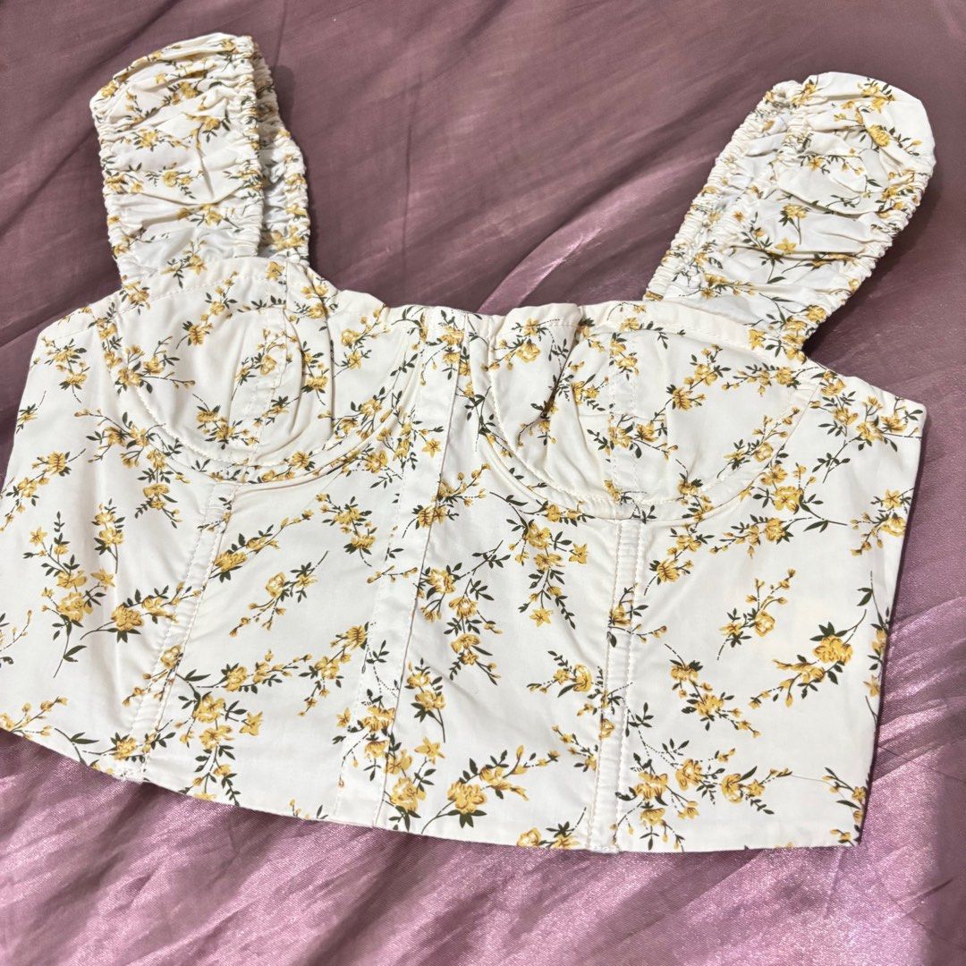 Just G Floral Corset Top (Category: Others Tops) located in Manila. Submitted by chanel0987 (Listing ID 1372382658, Image 2). Description: .