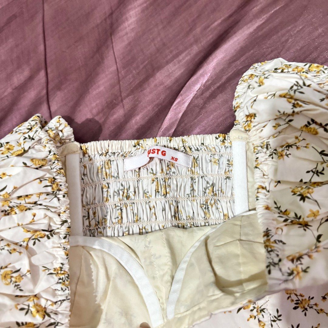 Just G Floral Corset Top (Category: Others Tops) located in Manila. Submitted by chanel0987 (Listing ID 1372382658, Image 3). Description: .