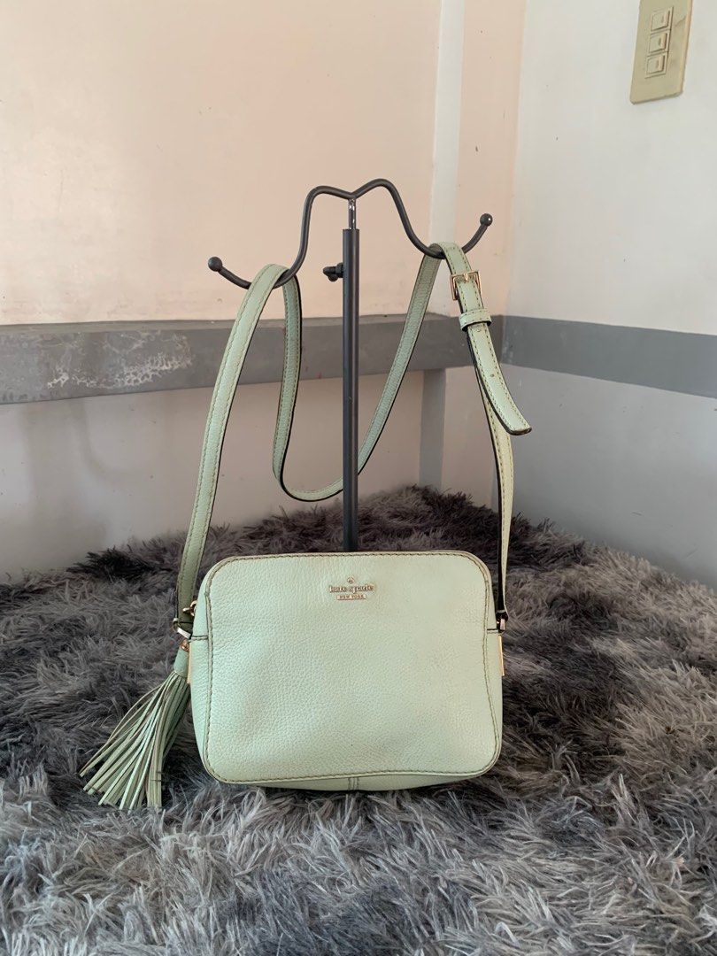 Kate spade camera bag (Category: Luxury Bags & Wallets) located in Sorsogon. Submitted by lunaticbaby (Listing ID 1372470994, Image 1). Description: Condition: 9/10.