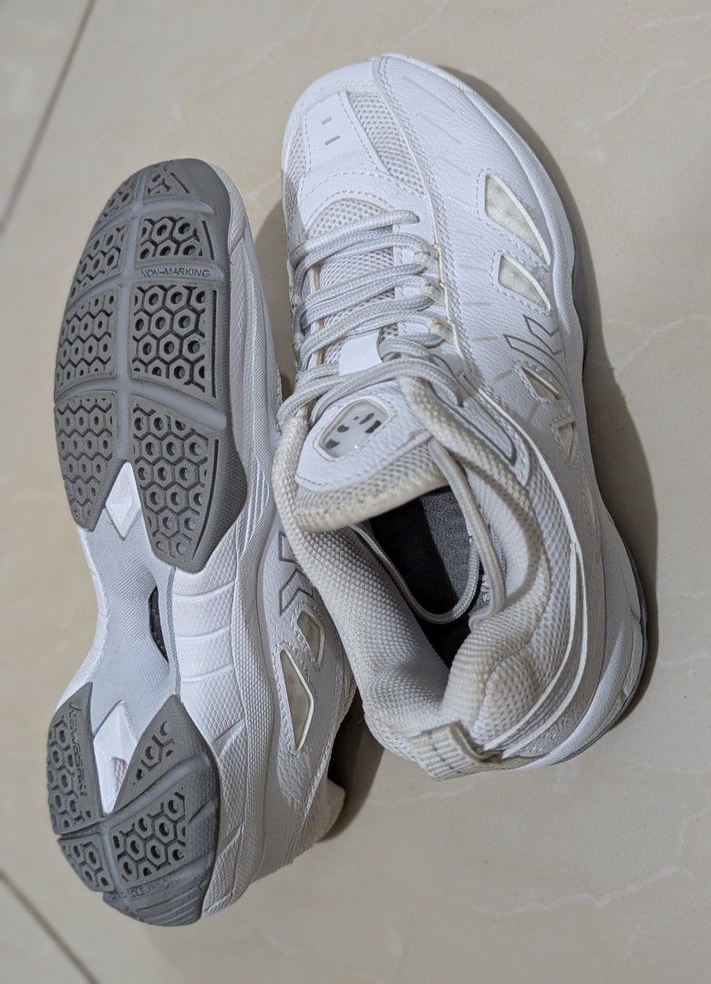 Kawasaki Badminton Shoes (Category: Sneakers) located in Makati City. Submitted by jabbaaa (Listing ID 1372275530, Image 3). Description: Kawasaki Badminton Panda Shoes - Used for three months - Great padding - Comes with box - 240 / EUR 38 / US 7 Shoe size Originally bought for 1,800.00 Shpee: https : / /ph . shp . ee / VLoo4WM - remove the spaces RFS: Too small for me.