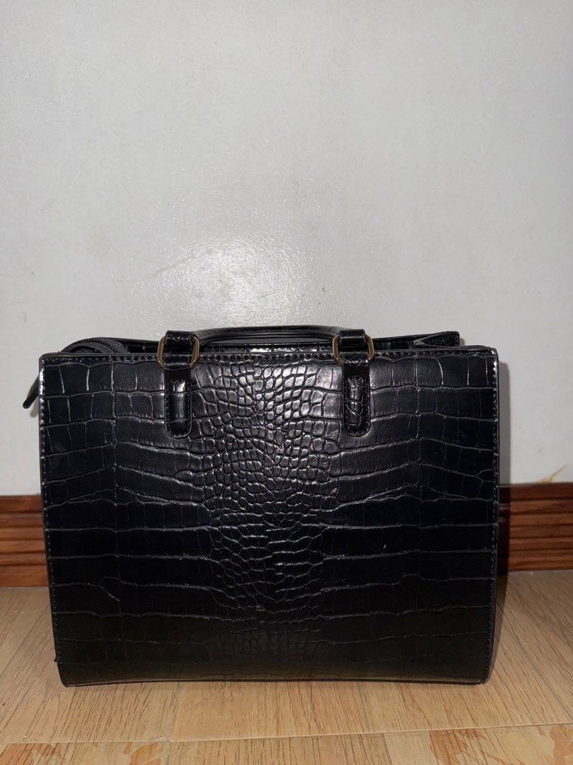 Kimbel Hand Bag (Category: Shoulder Bags) located in Arayat. Submitted by pepperluv (Listing ID 1372300443, Image 2). Description: Brand new never been used.