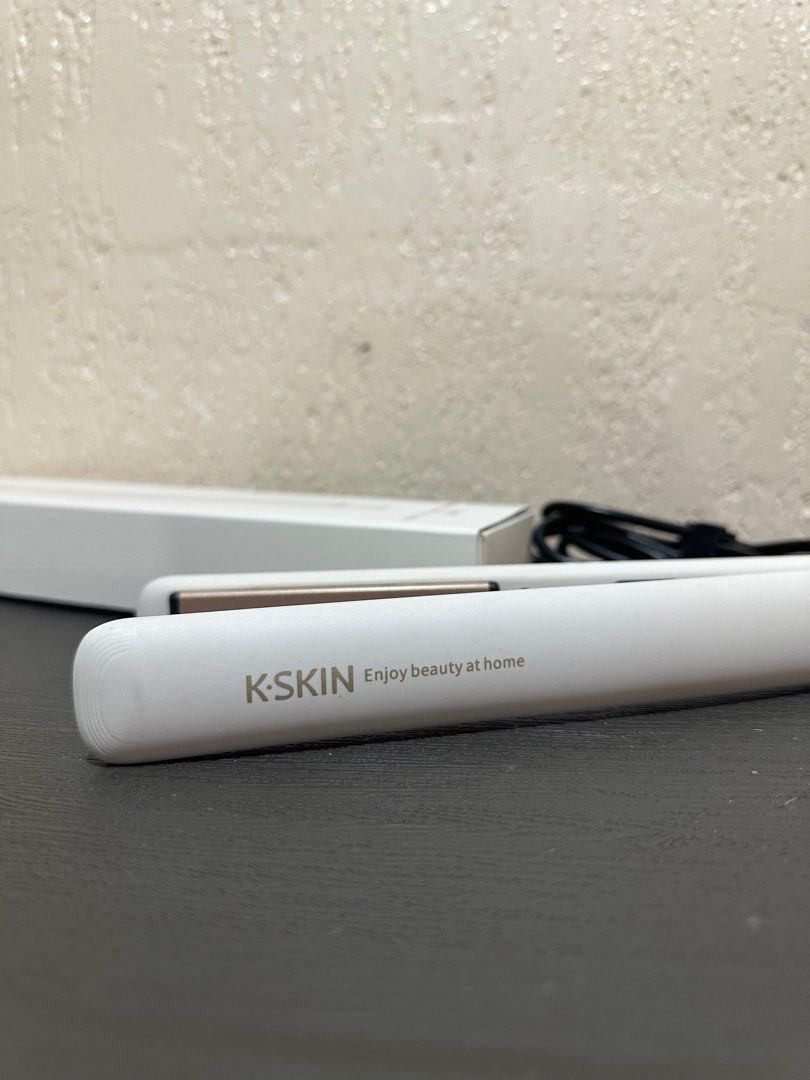 K-Skin Ceramic Flat Iron Hair Straightener 1” (Category: Hair Accessories) located in Quezon City. Submitted by adiesaur (Listing ID 1372361908, Image 2). Description: 📣LAST PRICE📣 Barely used but with minor flaws. Already tried removing with alcohol and acetone. Heat up to 200C RFS: Upgraded :).