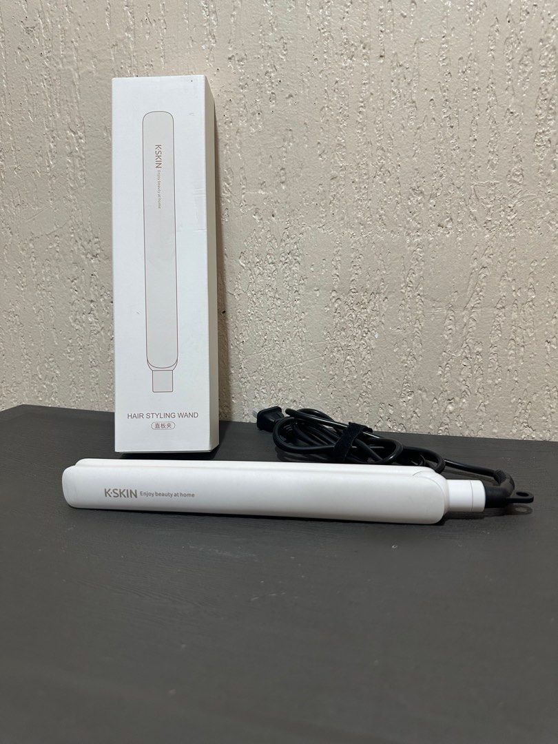 K-Skin Ceramic Flat Iron Hair Straightener 1” (Category: Hair Accessories) located in Quezon City. Submitted by adiesaur (Listing ID 1372361908, Image 1). Description: 📣LAST PRICE📣 Barely used but with minor flaws. Already tried removing with alcohol and acetone. Heat up to 200C RFS: Upgraded :).