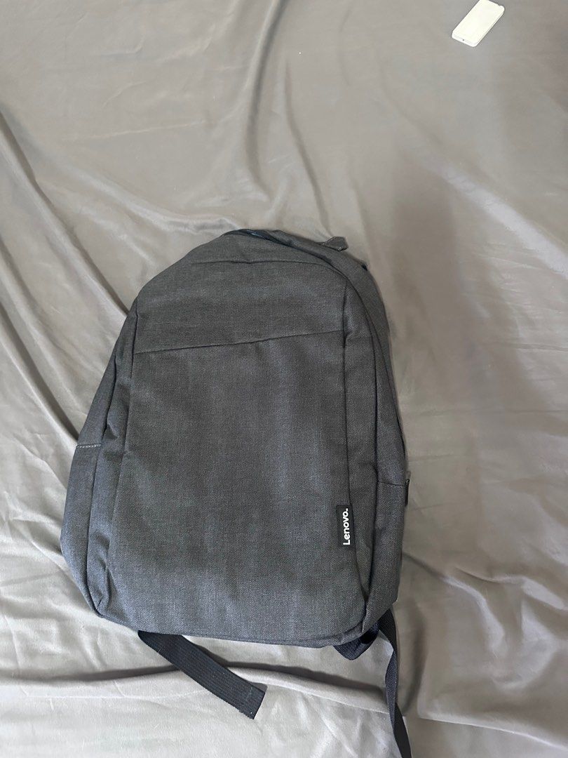 由 ji2k3m6e07282 (刊登 ID 1372319225，圖片 1) 提交，位於 台中市 (Taichung) 的 Lenovo (類別：筆記型電腦包包)，說明：2024購買電腦時買的 完全沒有用過。