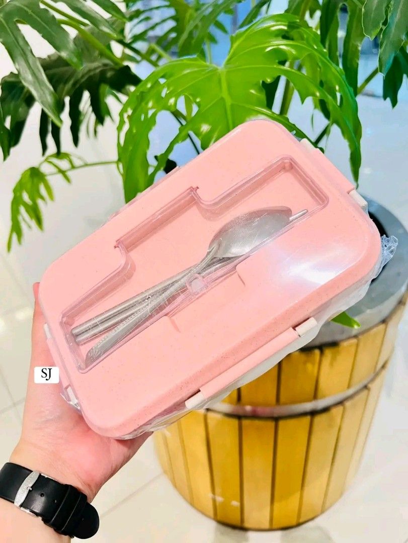 lunch box (Category: Storage Boxes & Baskets) located in Manila. Submitted by ramosmarvi53163 (Listing ID 1372446233, Image 3). Description: 3 grid food lunch box.