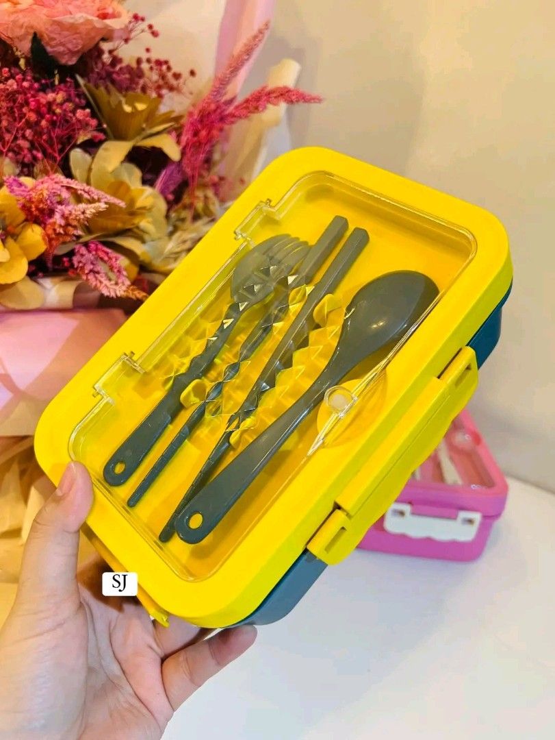 lunch box (Category: Storage Boxes & Baskets) located in Manila. Submitted by ramosmarvi53163 (Listing ID 1372446431, Image 3). Description: microwable luch box set.