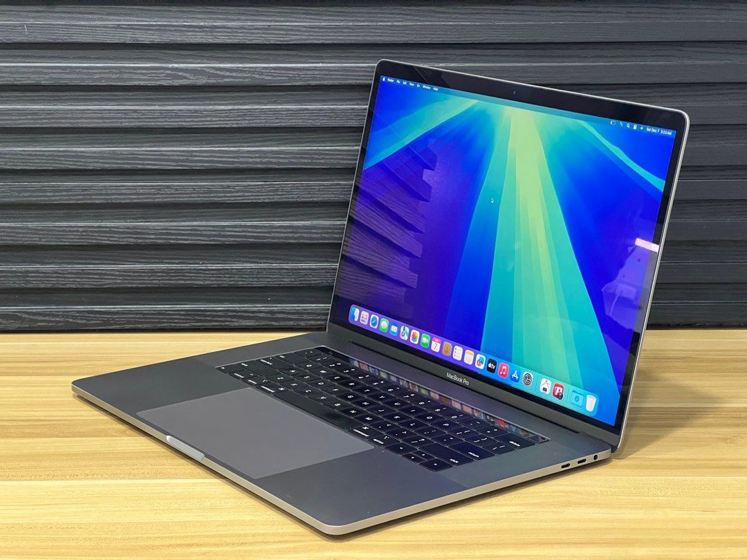 Macbook Pro 2018 16/512gb 15inch (Category: Laptops & Notebooks) located in Makati City. Submitted by adam_son (Listing ID 1372366405, Image 3). Description: Model : Macbook Pro 2018 i7 16GB 512 GB SSD💻 Condition : Secondhand, no hidden issue, Smooth Performance Price : ₱28,000 Only Quick Specifications - Processor: 2.6 GHz 6-core intel Core i7 - 16 GB Memory RAM - 512 GB SSD Flash Storage - Backlit Keyboard - Screen Size: 15.4 inch (2880x1800) 