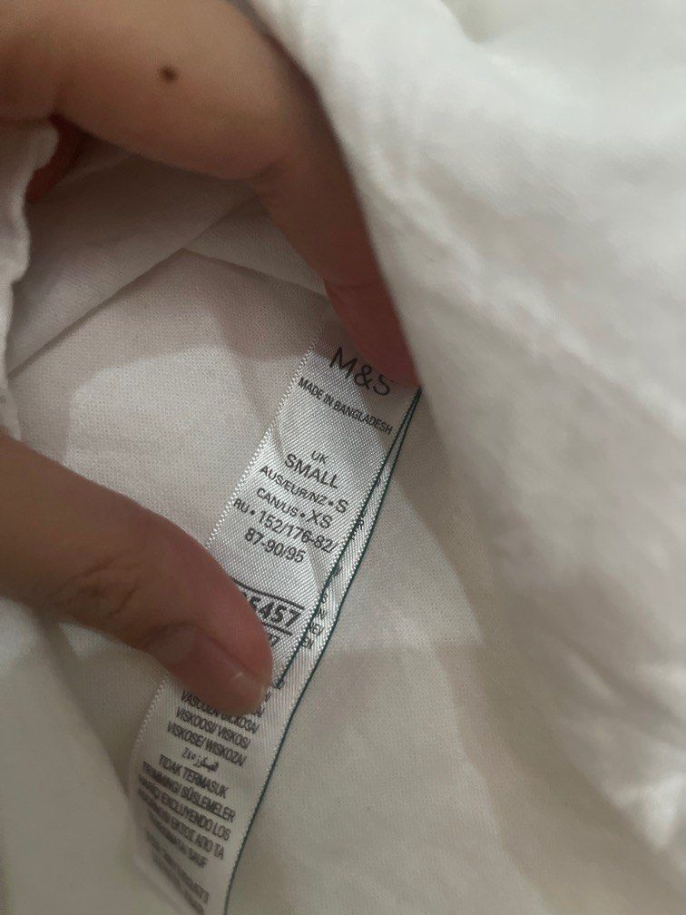 Marks & Spencer Linen top (Category: Blouses) located in Paranaque City. Submitted by msgvill (Listing ID 1372301402, Image 3). Description: Bought for php 1990 Used once.