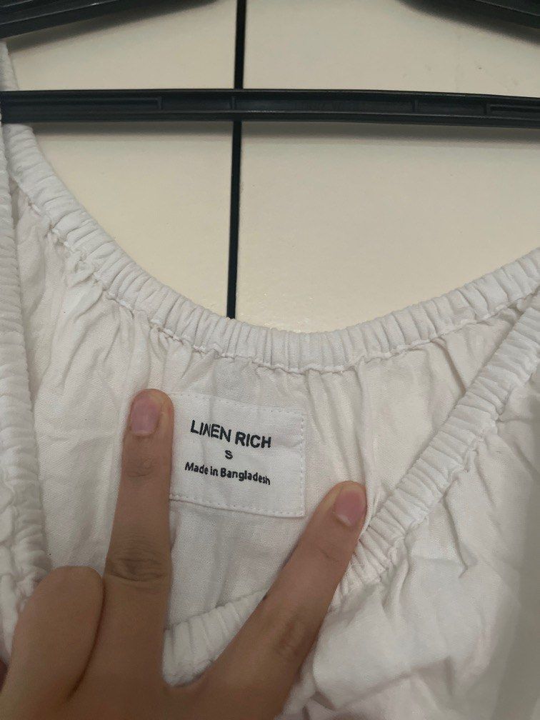 Marks & Spencer Linen top (Category: Blouses) located in Paranaque City. Submitted by msgvill (Listing ID 1372301402, Image 2). Description: Bought for php 1990 Used once.