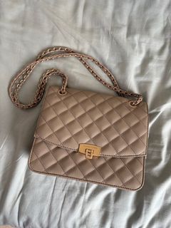 (Category: ) located in . Submitted by shopatdenise (Listing ID 1372434705, Image 1). Description: .