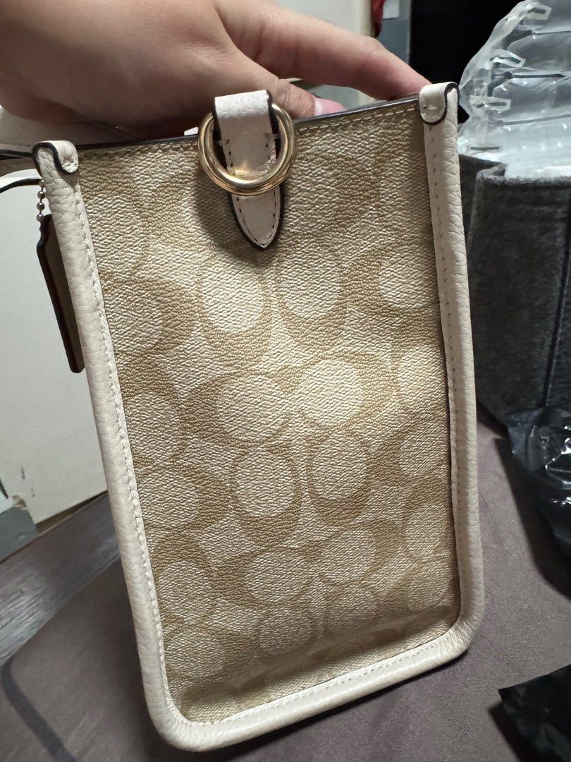 ORIGINAL COACH DEMPSEY TOTE BAG with Sling (Category: Luxury Bags & Wallets) located in Paranaque City. Submitted by benteunoxoxo (Listing ID 1372394516, Image 3). Description: Preloved Original Dempsey tote bag 💯💯💯 original Bought from Coach Outlet Japan Tag and carecard still onhand. Php 5500Fixed Price) Delivery c/of buyer No cod please.