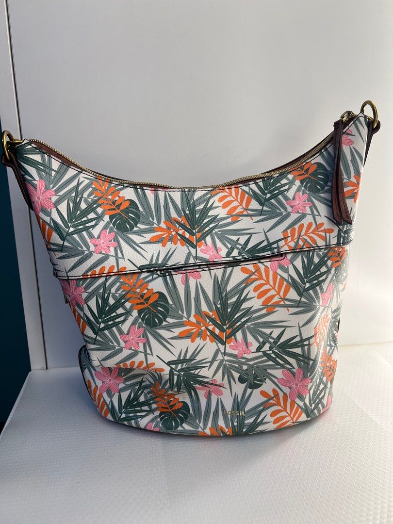 Original Fossil Talulla Hobo (Category: Shoulder Bags) located in Cavite. Submitted by jembc (Listing ID 1372398037, Image 2). Description: Original Fossil Talulla Hobo Size: Medium No Flaws (good as new) Payment first basis Buyer will shoulder shipping Lalamove Grab Gogo (by schedule).