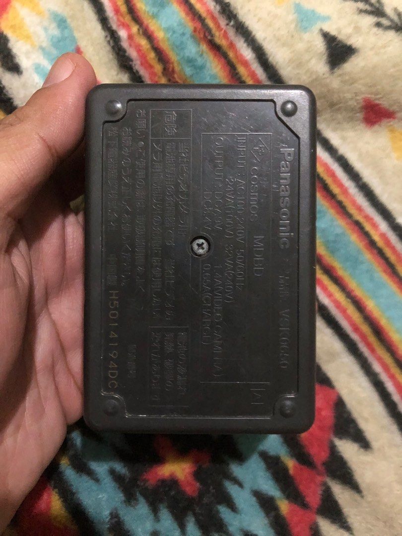 Panasonic VSK0650 video camera adaptor (Category: Batteries & Chargers) located in Quezon City. Submitted by markgolveo (Listing ID 1372447118, Image 3). Description: Panasonic VSK0650 video camera adaptor Crack near outlet port.