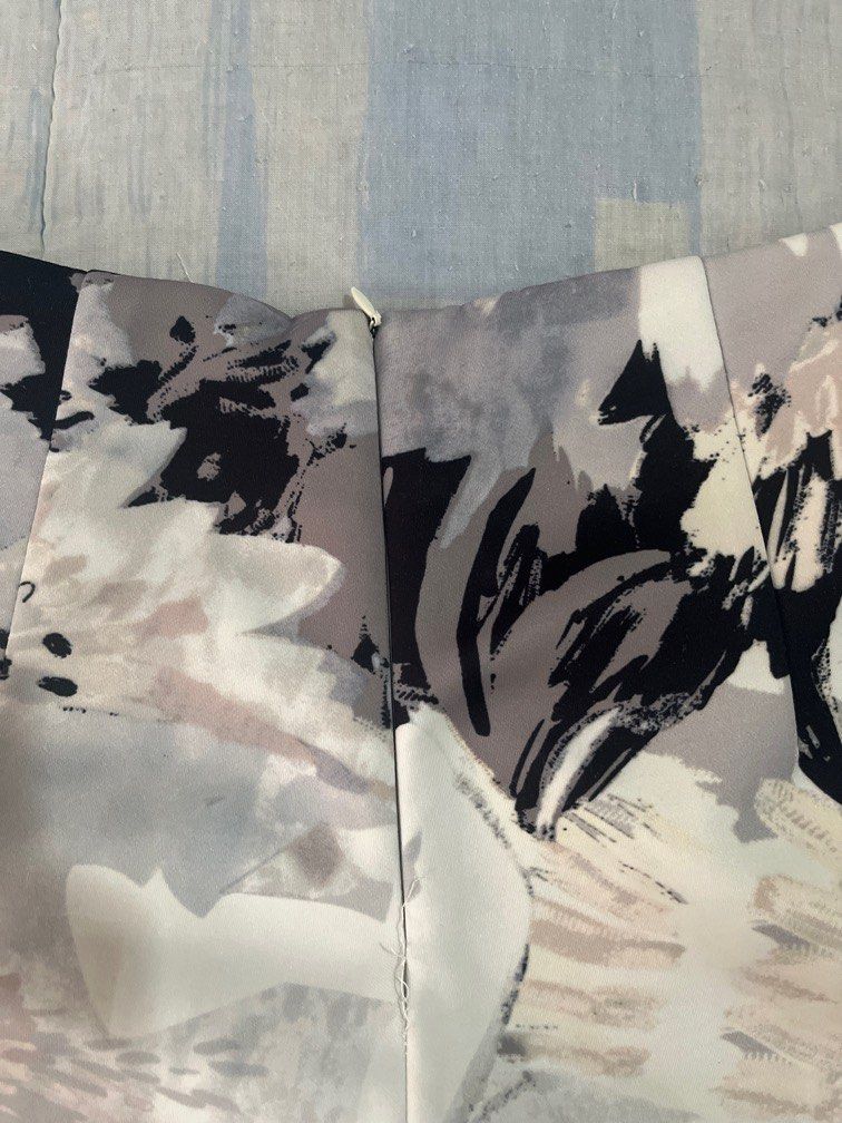 Printed skort (Category: Shorts) located in Paranaque City. Submitted by msgvill (Listing ID 1372310965, Image 3). Description: .
