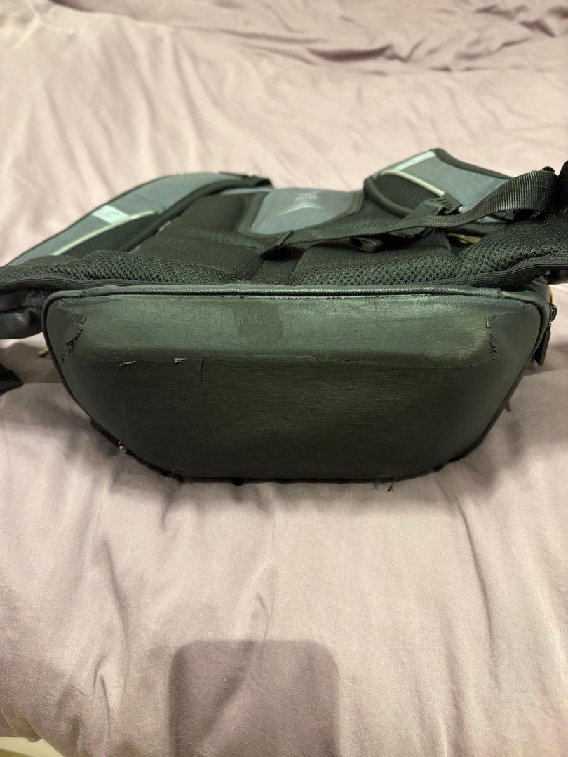 Samsonite Backpack （分類：手袋及銀包）位於 Hong Kong。 由 cozy_house 提交（商品編號 1372279847，圖片 3）。簡介： 。