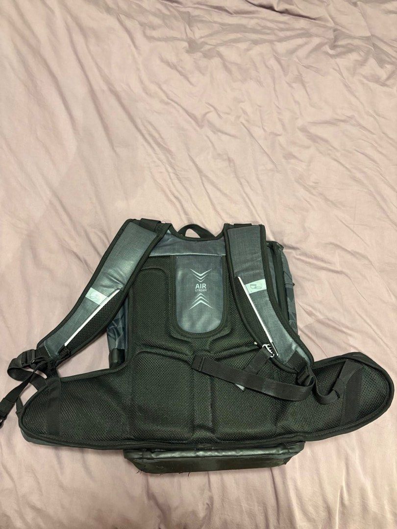 Samsonite Backpack （分類：手袋及銀包）位於 Hong Kong。 由 cozy_house 提交（商品編號 1372279847，圖片 2）。簡介： 。
