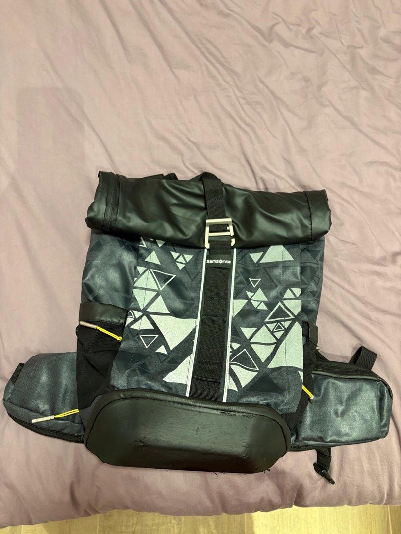 Samsonite Backpack （分類：手袋及銀包）位於 Hong Kong。 由 cozy_house 提交（商品編號 1372279847，圖片 1）。簡介： 。