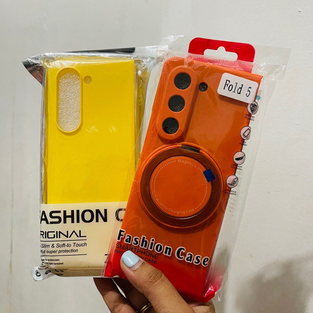 Samsung Galaxy Fold 5 Case (Category: Cases & Sleeves) located in Mandaluyong City. Submitted by co.case (Listing ID 1372301501, Image 2). Description: ₱250-300 each.