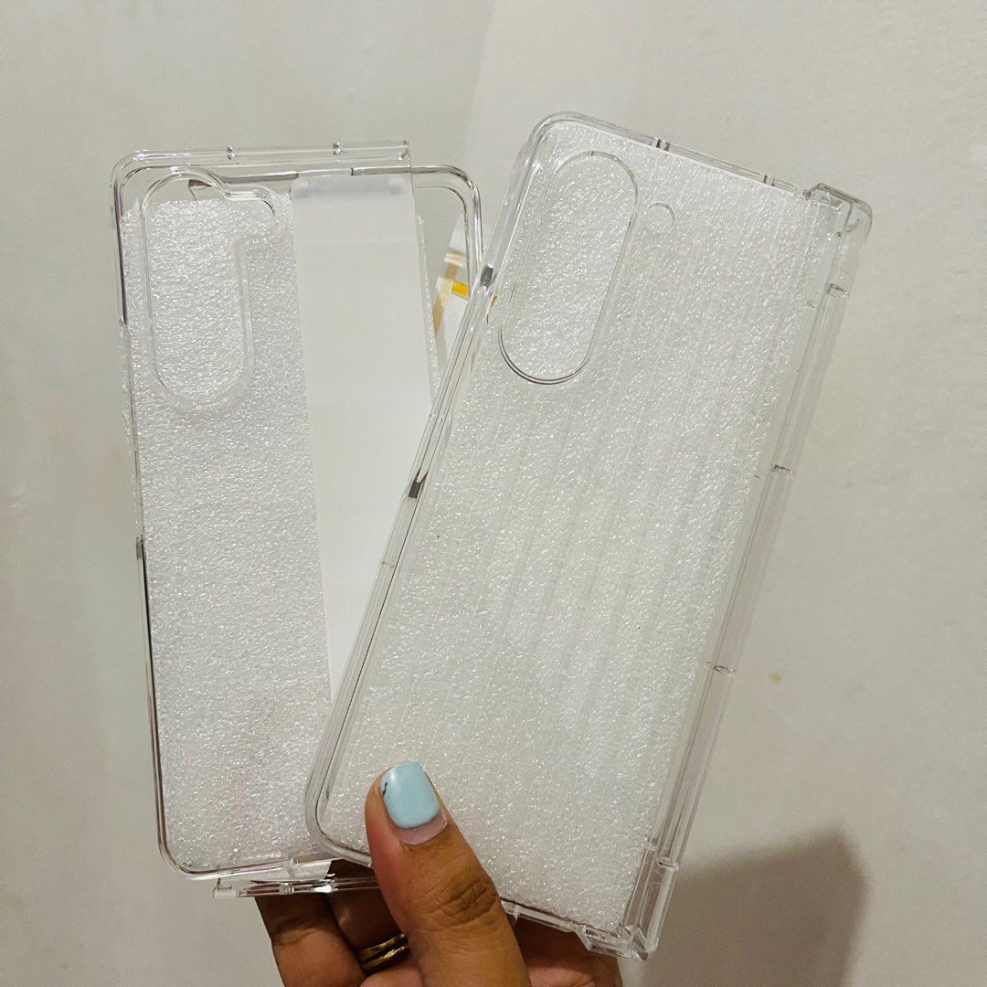 Samsung Galaxy Fold 5 Case (Category: Cases & Sleeves) located in Mandaluyong City. Submitted by co.case (Listing ID 1372301501, Image 3). Description: ₱250-300 each.